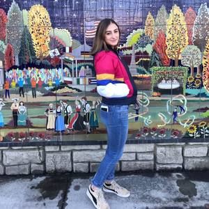 Meet your Posher, Claire